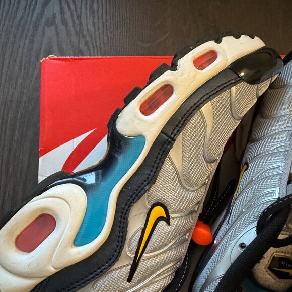 Nike Air Max Plus GS Metallic Silver Speed Yellow Size 5.5Y - Picture 11 of 12